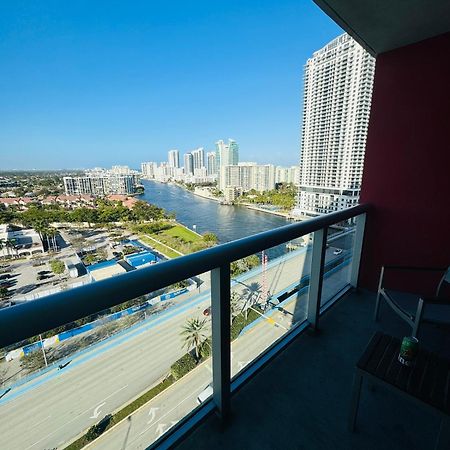 Lovely 2Bed 1Bath Condo With Private Balcony 18Th Floor Hallandale Beach Extérieur photo