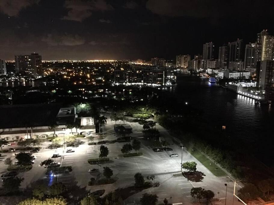 Lovely 2Bed 1Bath Condo With Private Balcony 18Th Floor Hallandale Beach Extérieur photo