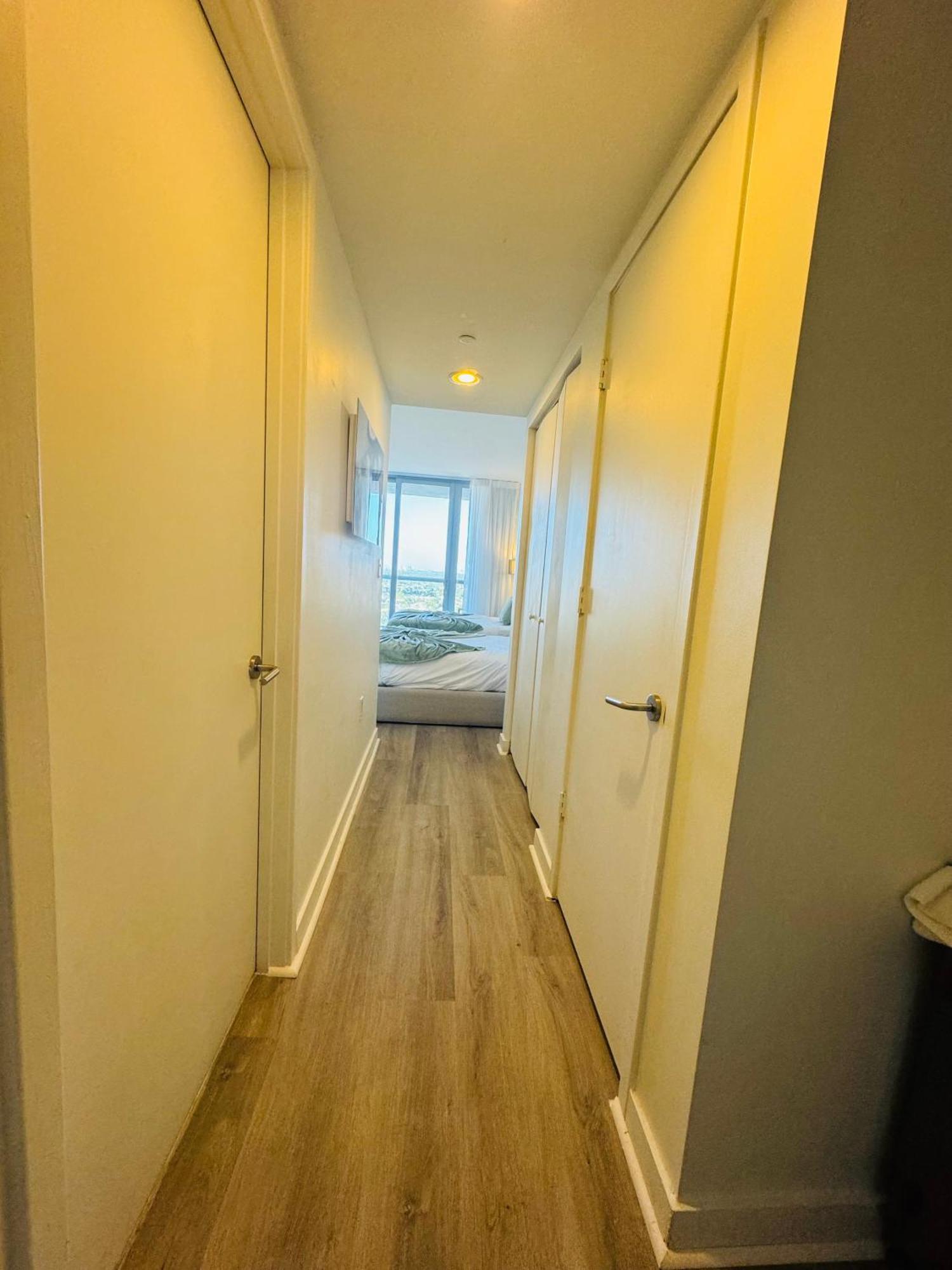 Lovely 2Bed 1Bath Condo With Private Balcony 18Th Floor Hallandale Beach Extérieur photo
