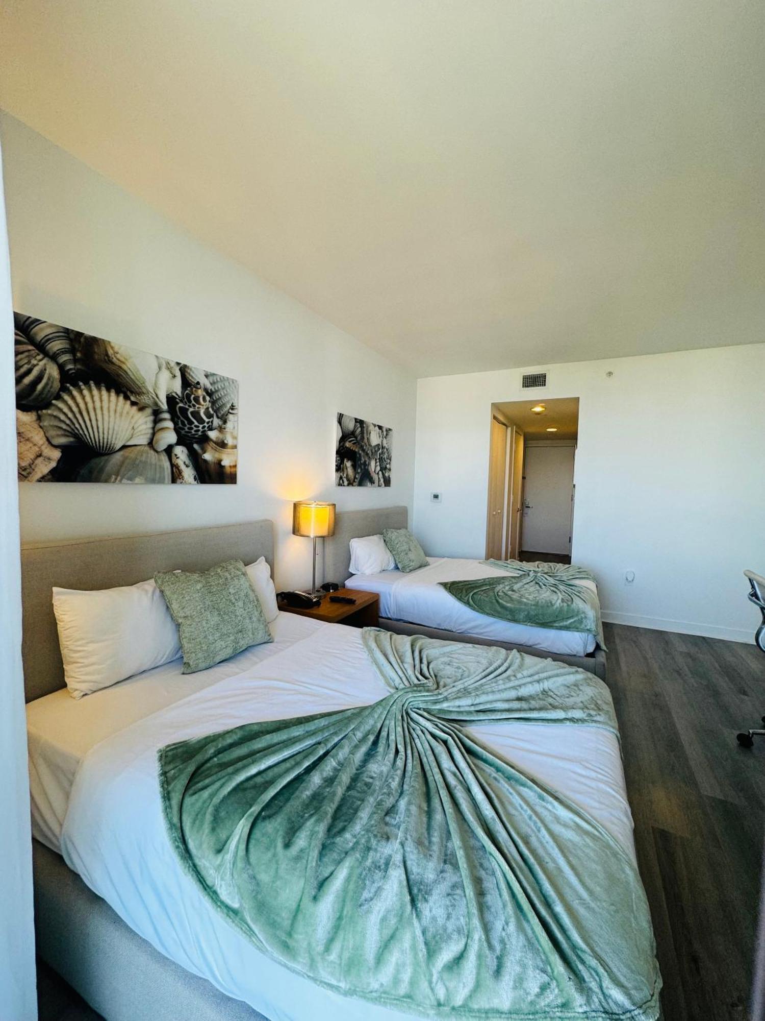 Lovely 2Bed 1Bath Condo With Private Balcony 18Th Floor Hallandale Beach Extérieur photo