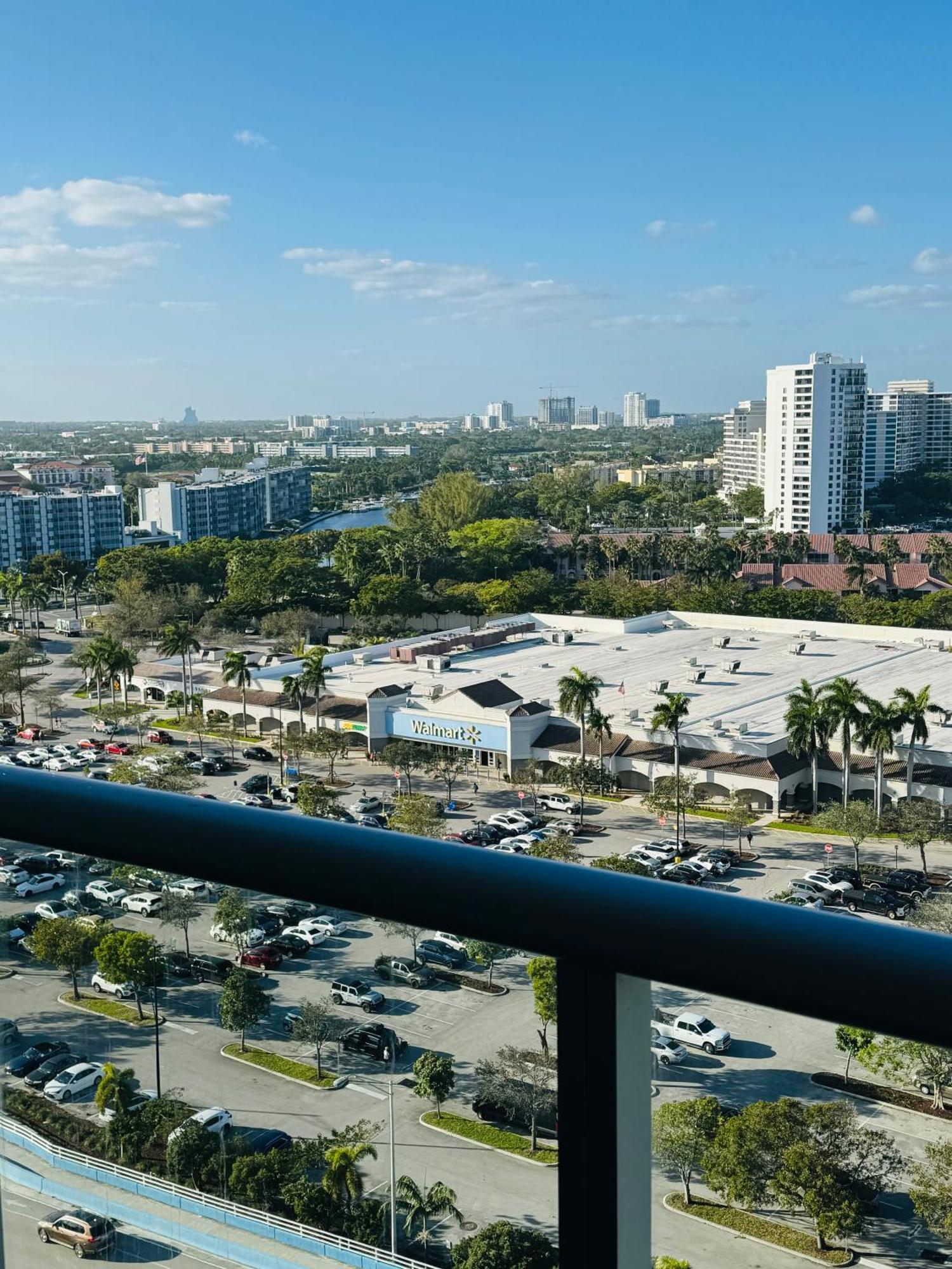Lovely 2Bed 1Bath Condo With Private Balcony 18Th Floor Hallandale Beach Extérieur photo